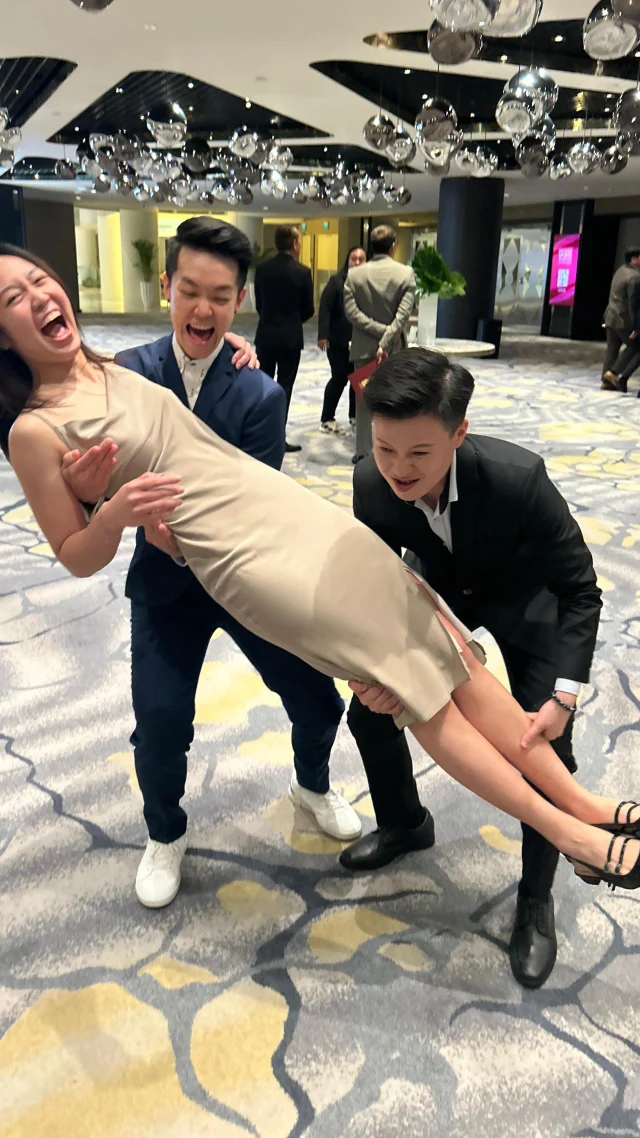 [2025 Singapore Sports Awards]

Vibe check! 💫 

Starring our queens of the lanes — New Hui Fen, your 2025 U.S. Women’s Open champ, Arianne Tay, crowned at the 55th Singapore International Open, and Shayna Ng, winner of the 2025 PWBA Go Bowling Topeka Open 🎳👑🔥

Looking fierce, feeling fab, and serving nothing but strikes and style at the Singapore Sports Awards! 🏆💅✨

Who says bowlers can’t clean up off the lanes too? 😉

#oneteamsg